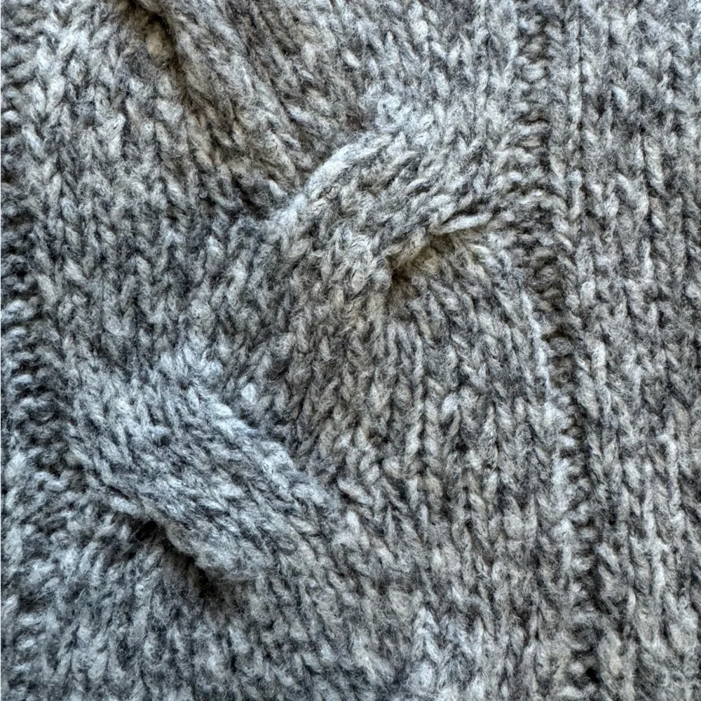 ANN TAYLOR GRAY CABLE KNIT MERINO BLEND (80%) SWEATER SZ M - Picture 7 of 7